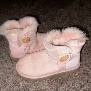 UGG Bailey Button Boot Size 6